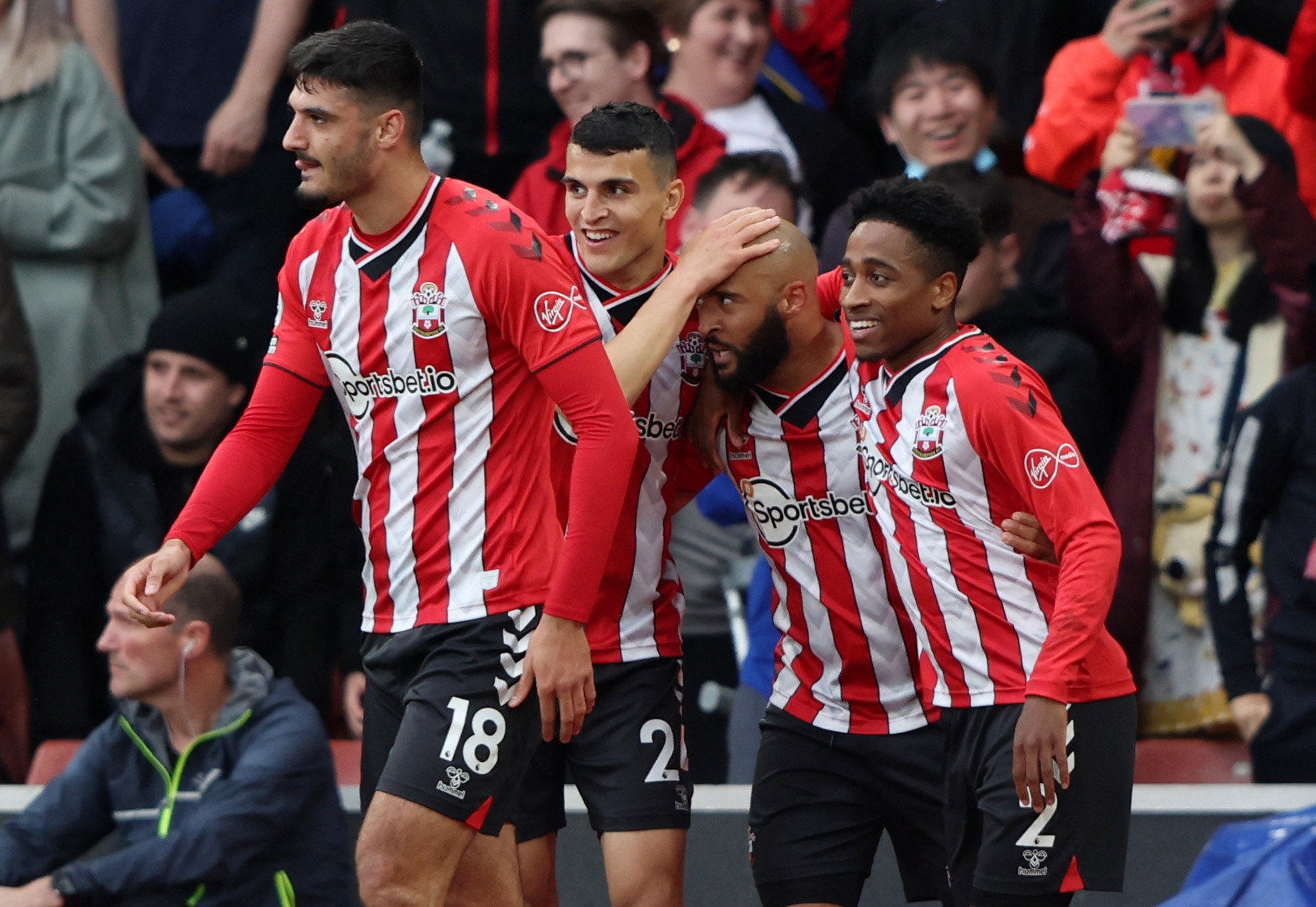 记者：德弗里希望获得更多出场机会，他不想错过26世界杯（记者：德弗里渴望增加出场时间，不愿错过2026年世界杯）