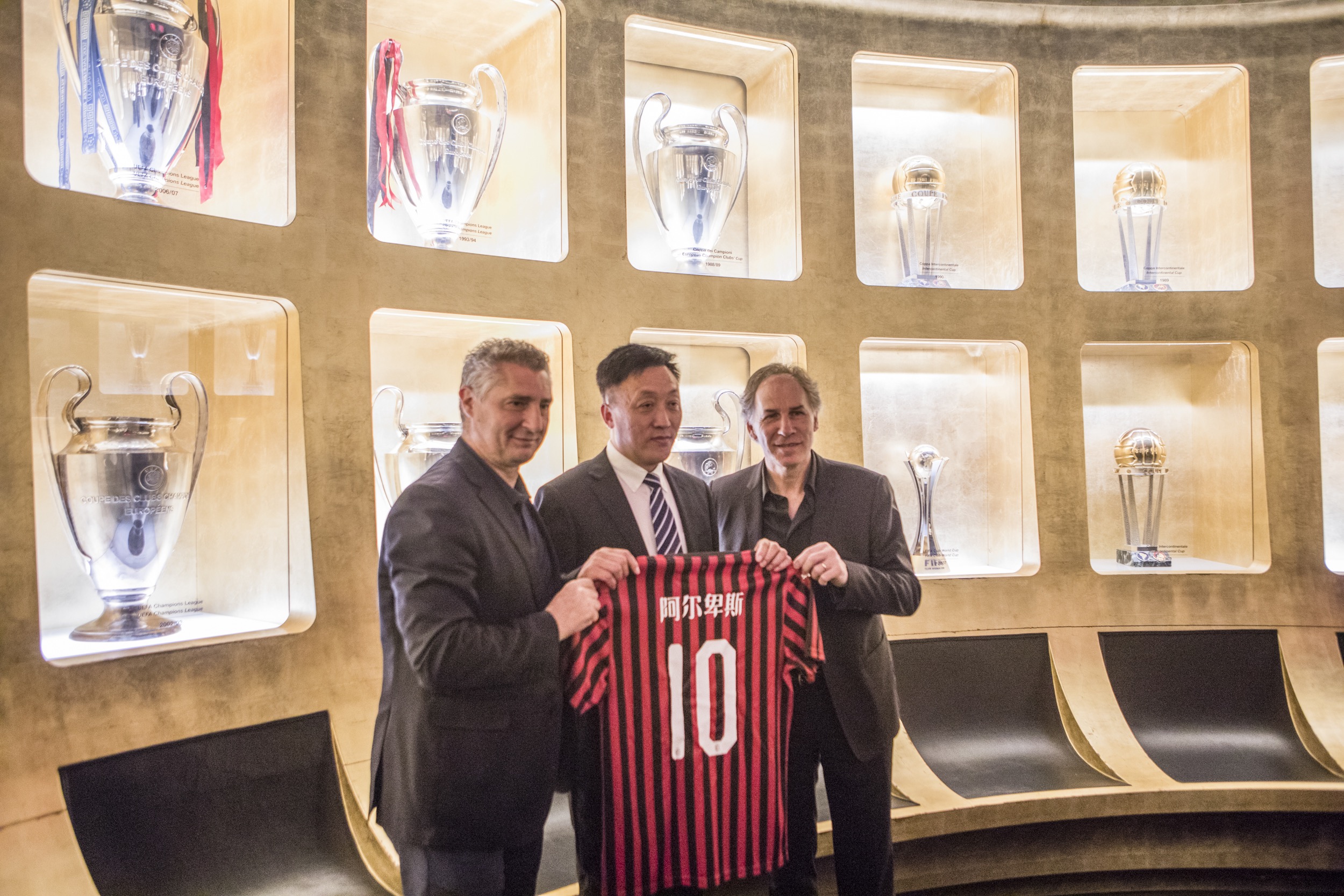 喜讯！宿茂臻将在12月9日拍板决定大牌名帅二进宫来鲁能执教，王大雷带头欢迎他入队（重磅喜讯：宿茂臻将于12月9日定案邀大牌名帅回归执教鲁能，王大雷率先欢迎）