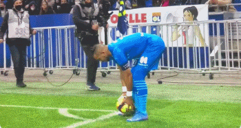 记者：米兰总价800万欧报价门将雨果·索萨，被科林蒂安拒绝（记者：米兰出价800万欧求购门将雨果·索萨，遭科林蒂安回绝）