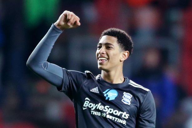 热议女足0-8英格兰：换帅至今到底练了啥；选材是否该大型化（女足0-8英格兰惹热议：换帅收效几何？选材是否应走高大型路线）