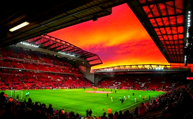 邓弗里斯：希望两到三周内复出，我们的球队就像一个大家庭（邓弗里斯：力争两三周内复出，球队如同大家庭）