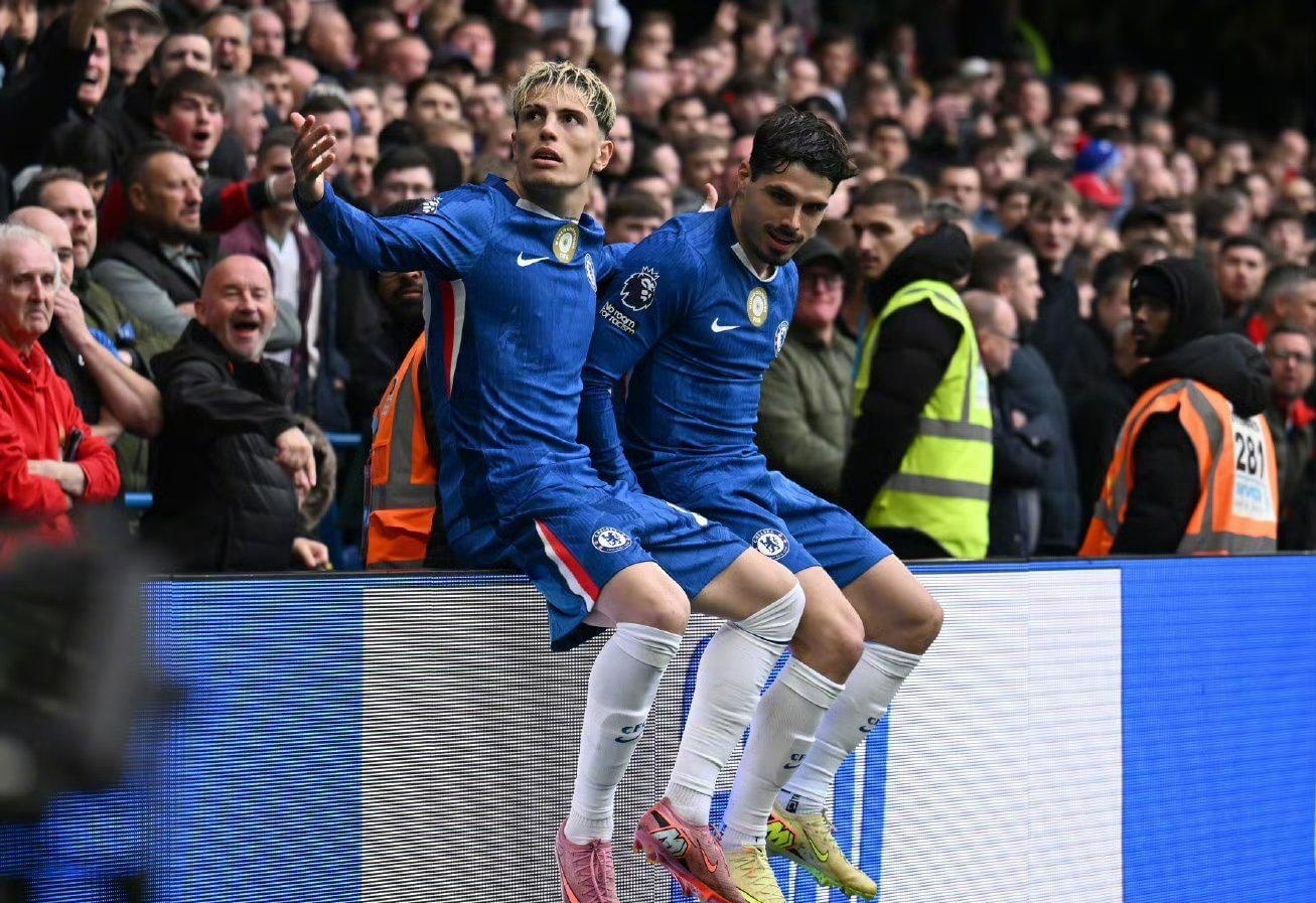 竟是“熟人”？被肘击的奥谢2021年因干扰C罗点球被打一巴掌（原来是旧相识？遭肘击的奥谢曾在2021年因干扰C罗点球被掌掴）