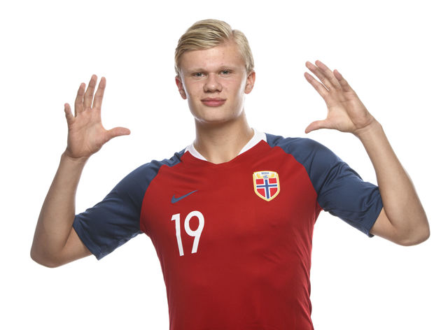 斯基拉：佛罗伦萨正在评估内斯塔，后者愿意接受8个月合同（斯基拉：佛罗伦萨考察内斯塔，后者愿签8个月短约）