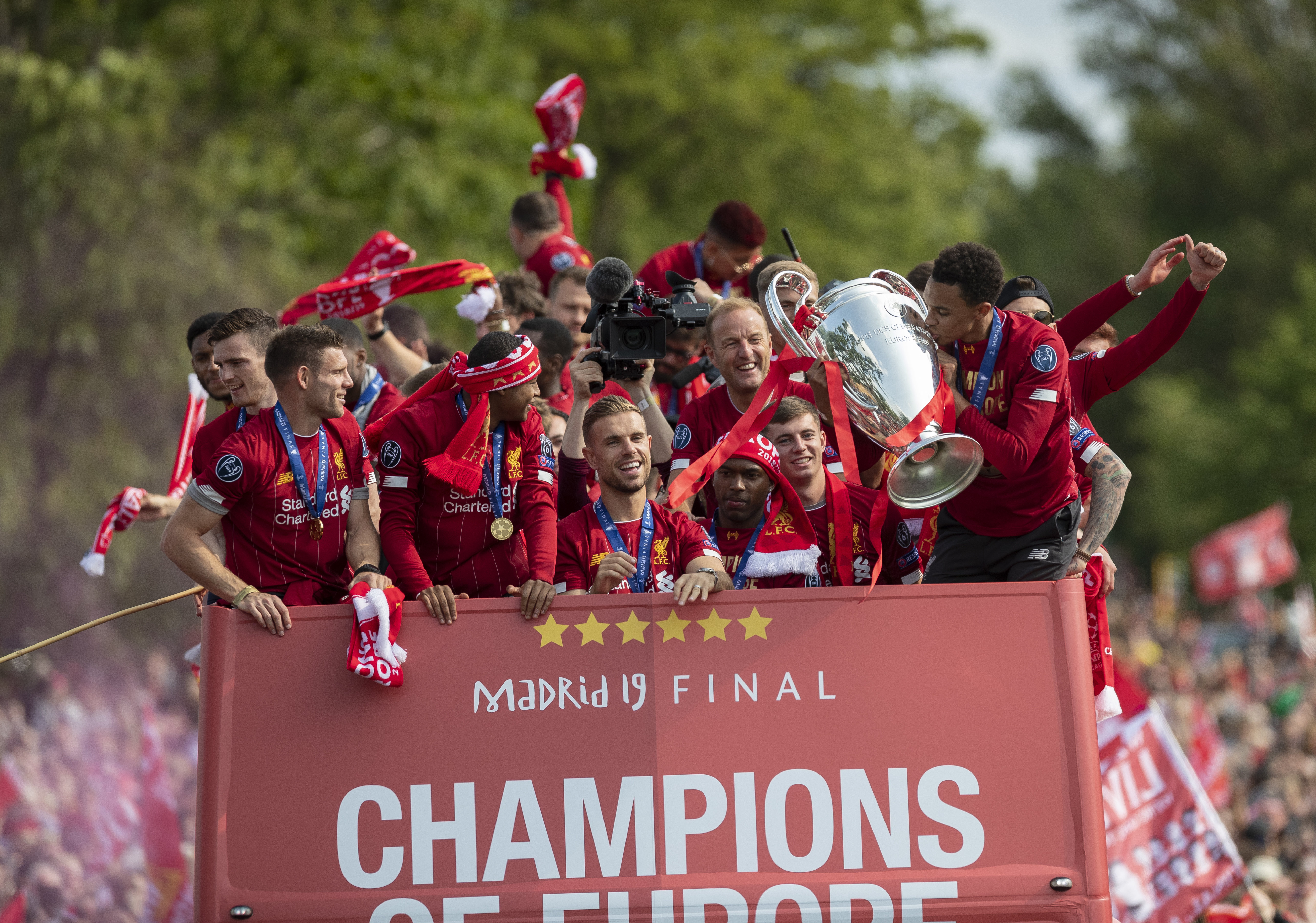 那不勒斯官方：强烈谴责阿莱格里多次辱骂我方工作人员的行为（那不勒斯官方通报：严正谴责阿莱格里屡次辱骂我方工作人员）