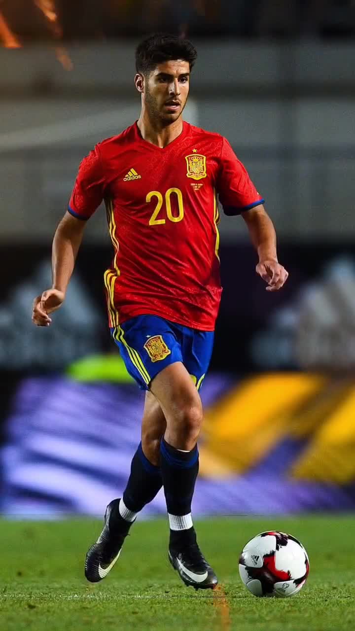 半场战报：莱切2-0都灵，班达建功，拉萨纳-库利巴利破门（半场：莱切2-0领先都灵，班达、拉萨纳-库利巴利相继破门）