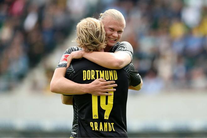 德天空：小腿肌肉受伤的伯卡特至少会缺席12月的比赛（德媒：伯卡特小腿肌肉受伤，至少无缘12月比赛）