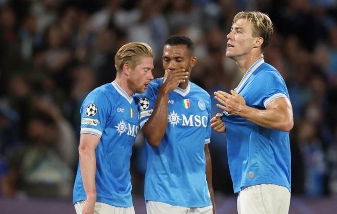 NBA：雄鹿再取关键胜利 字母哥率队登榜首（NBA：雄鹿再取关键一胜 字母哥带队升至榜首）