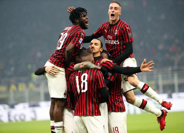 女足留洋球员沈梦露恢复场地训练，此前她因重伤缺阵9个月（重伤休战9个月后，留洋女足球员沈梦露重返场地训练）