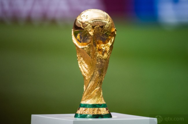 英超焦点战：利物浦主场迎战热刺,（英超重磅对决：利物浦坐镇安菲尔德迎战热刺）