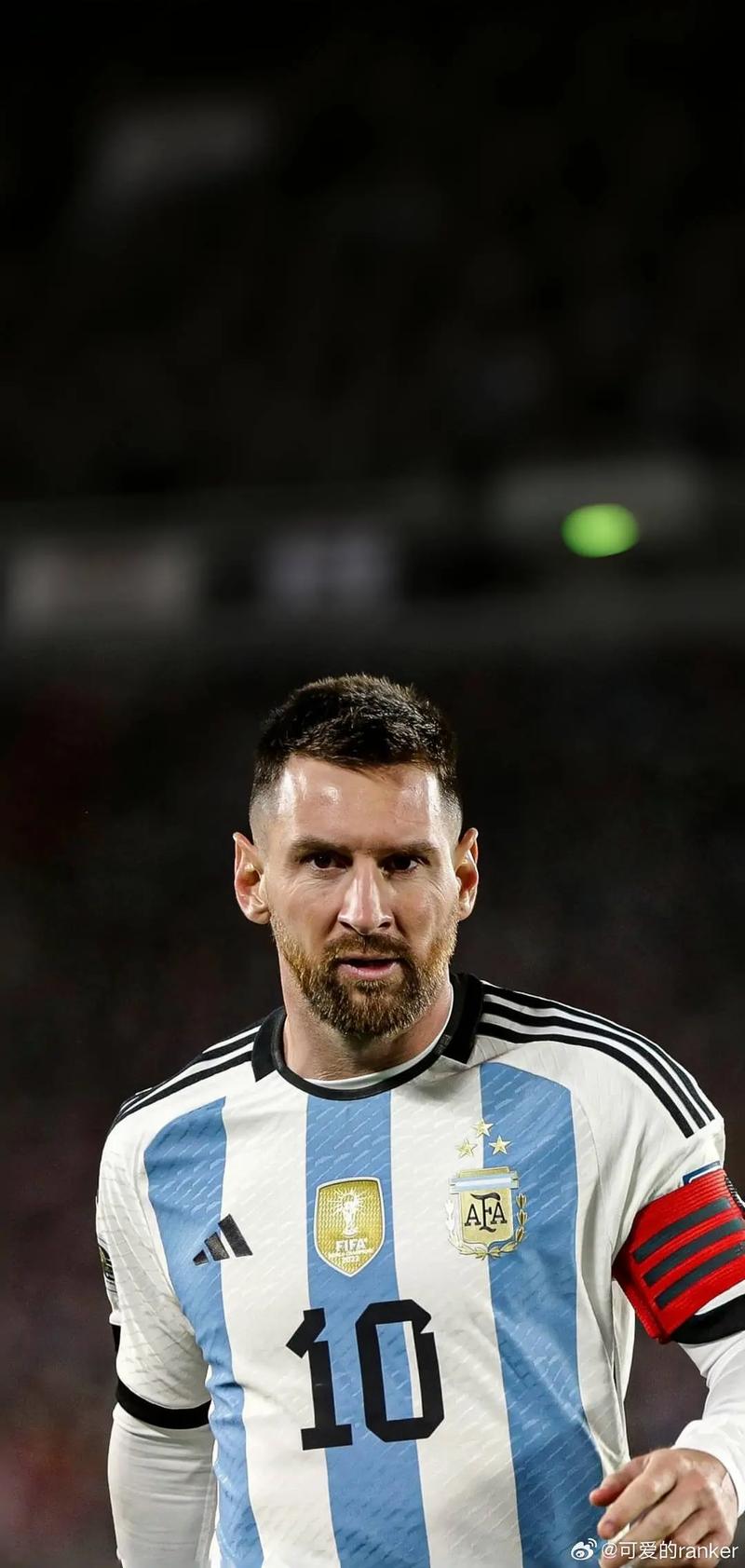 球迷为他唱满整场（全场球迷为他高歌不止）